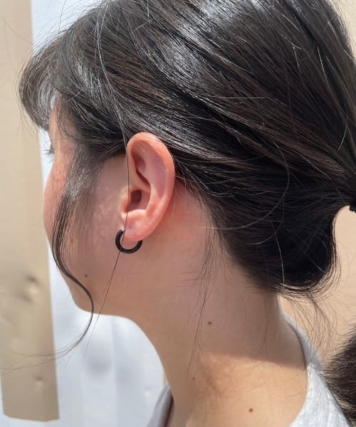 PARKS TOKYO SELECT（パークストウキョウセレクト）の「金属アレルギー対応 サージカルステンレス/316L ワンタッチラウンドフープピアス（ピアス（両耳用）・レディース・シルバー/ブラック・15 /19/17/14）」の17枚目の写真
