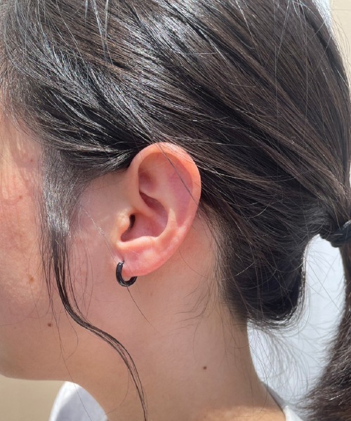 PARKS TOKYO SELECT（パークストウキョウセレクト）の「金属アレルギー対応 サージカルステンレス/316L ワンタッチラウンドフープピアス（ピアス（両耳用）・レディース・シルバー/ブラック・15 /19/17/14）」の3枚目の写真