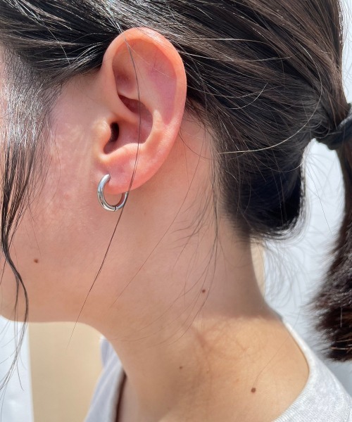 PARKS TOKYO SELECT（パークストウキョウセレクト）の「金属アレルギー対応 サージカルステンレス/316L ワンタッチラウンドフープピアス（ピアス（両耳用）・レディース・シルバー/ブラック・15 /19/17/14）」の4枚目の写真