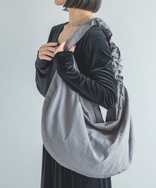 A part by（アパートバイ）の「≪追加2≫フリル2WAYドロストバッグ（ショルダーバッグ・レディース・ベージュ/ブラック/グレー/オフホワイト・FREE）」の3枚目の写真