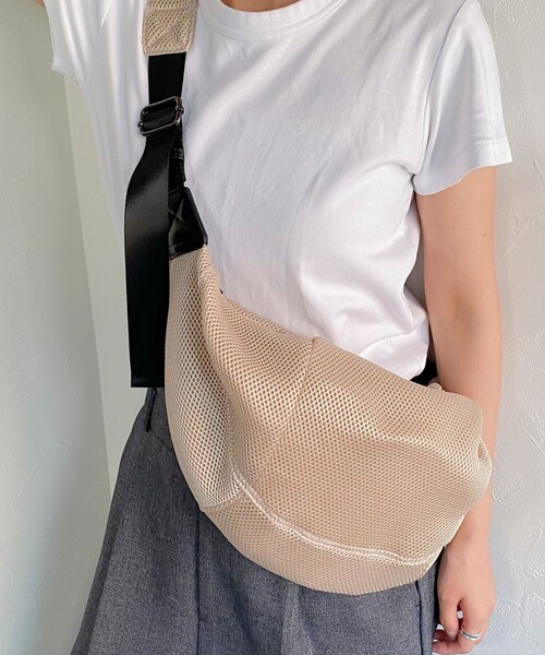 fredy emue（フレディエミュ）の「ボンディングクロワッサンショルダーバッグ（ショルダーバッグ・レディース・ブラック/ベージュ・FREE）」の6枚目の写真