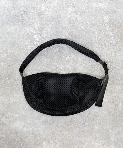 fredy emue（フレディエミュ）の「ボンディングクロワッサンショルダーバッグ（ショルダーバッグ・レディース・ブラック/ベージュ・FREE）」の11枚目の写真