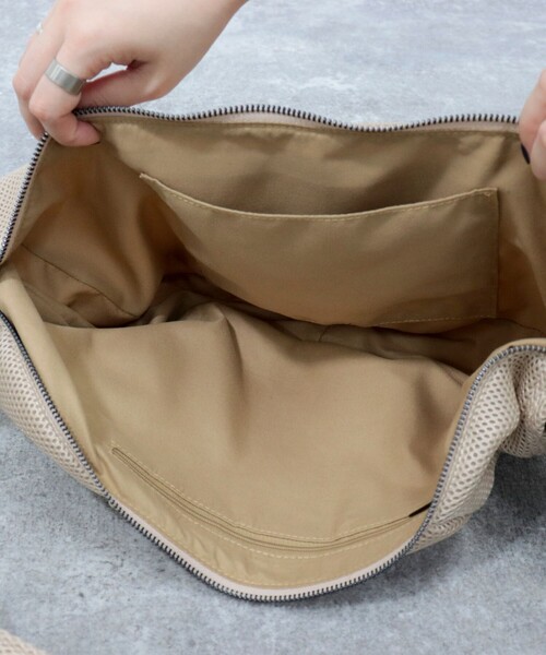 fredy emue（フレディエミュ）の「ボンディングクロワッサンショルダーバッグ（ショルダーバッグ・レディース・ブラック/ベージュ・FREE）」の4枚目の写真