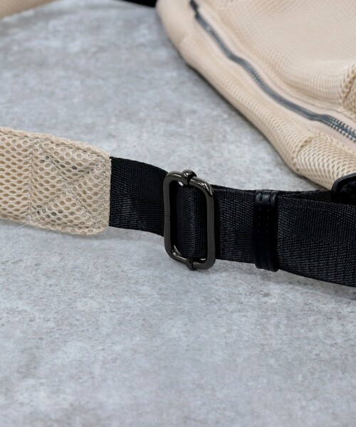 fredy emue（フレディエミュ）の「ボンディングクロワッサンショルダーバッグ（ショルダーバッグ・レディース・ブラック/ベージュ・FREE）」の7枚目の写真