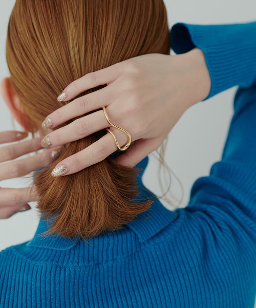 natural couture(ナチュラルクチュール)の「ダブルフィンガーリング(リング・レディース・シルバー/ゴールド・FREE)」の2枚目の写真