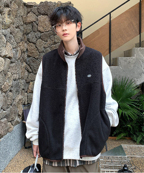 DISCUS(ディスカス)の「【neos -addictive design-】DISCUS ディスカス ルーズシルエット 配色 ワンポイントロゴ フリース ベスト(ベスト・メンズ・グリーン/ブラック/グレー・MEDIUM/X-LARGE/LARGE)」の4枚目の写真