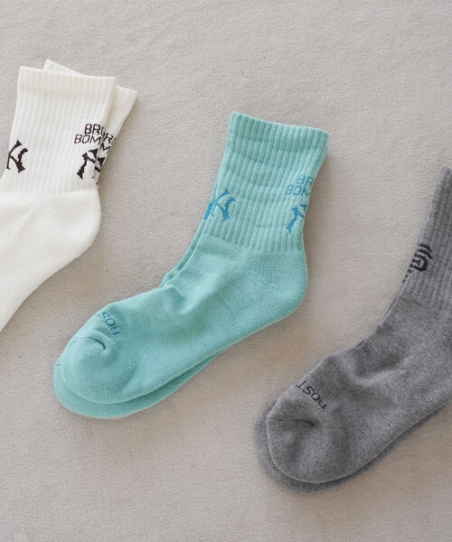 SLOBE IENA(スローブイエナ)の「SLOBE citron. MLB LOGO SOCKS-NYY(ソックス/靴下・レディース・ホワイト/サックスブルー・FREE)」の1枚目の写真