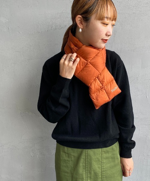 TAION（タイオン）の「【WEB限定】[TAION/タイオン] ベーシックダウンマフラー（マフラー・レディース・ブラック/オフホワイト/パープル/オレンジ/オリーブ/カーキ/グレー・ONE SIZE）」の7枚目の写真