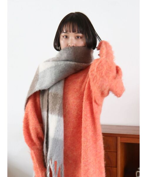Ungrid（アングリッド）の「起毛大判ニットマフラー（マフラー・レディース・アイボリー/オレンジ/グレー/ブラウン・FREE）」の3枚目の写真