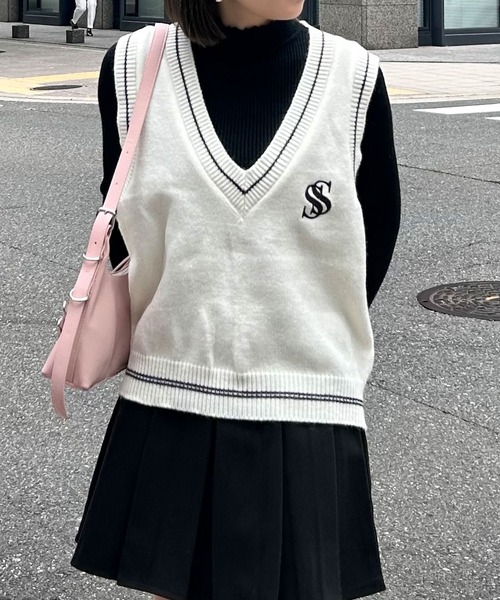 SPIGA(スピーガ)の「Sロゴ刺繍Vネックニットベスト(ベスト・レディース・ネイビー/ホワイト/ブラック/グレー・FREE)」の6枚目の写真