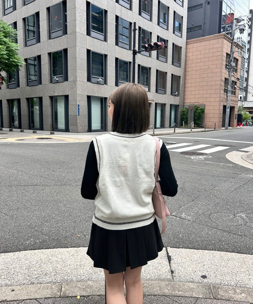 SPIGA(スピーガ)の「Sロゴ刺繍Vネックニットベスト(ベスト・レディース・ネイビー/ホワイト/ブラック/グレー・FREE)」の8枚目の写真
