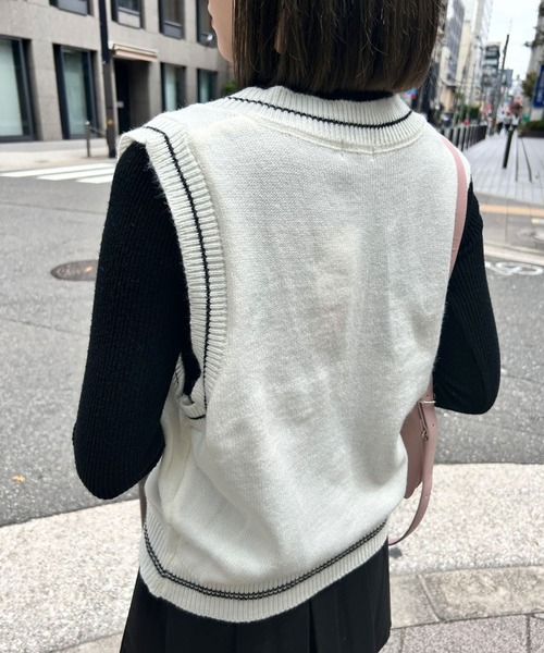 SPIGA(スピーガ)の「Sロゴ刺繍Vネックニットベスト(ベスト・レディース・ネイビー/ホワイト/ブラック/グレー・FREE)」の9枚目の写真
