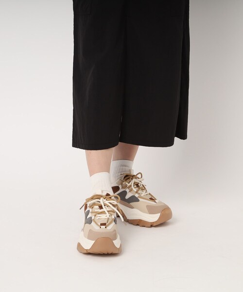 ESPERANZA(エスペランサ)の「マルチカラーレースアップスニーカー(スニーカー・レディース・アイボリー系8/ベージュ系8・S/M/L/LL)」の3枚目の写真