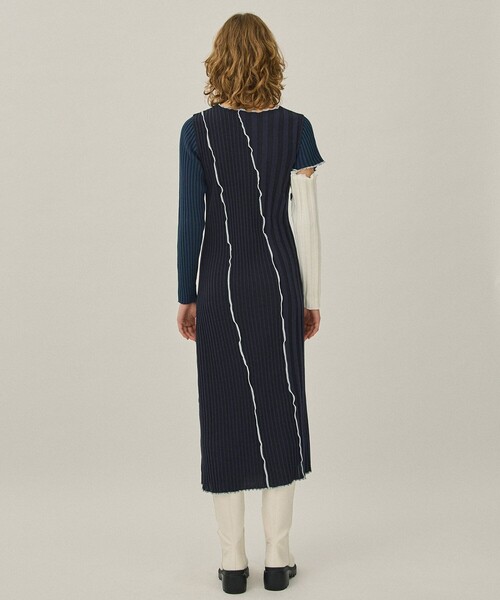 PUBLIC TOKYO(パブリックトウキョウ)の「スウィッチウェーブリブニットワンピース(ワンピース・レディース・マルチ/ブルー/ブラック・FREE)」の8枚目の写真