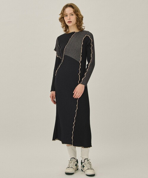 PUBLIC TOKYO(パブリックトウキョウ)の「スウィッチウェーブリブニットワンピース(ワンピース・レディース・マルチ/ブルー/ブラック・FREE)」の9枚目の写真