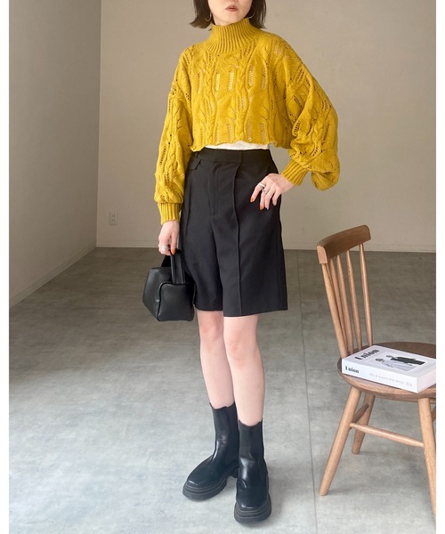 She's Closet(シーズクローゼット)の「ショート丈長袖ボリュームスリーブ透かし編みハイネックモヘアタッチケーブルニット(ニット/セーター・レディース・ブルー/マスタード/アイボリー/ブラック/グレイッシュベージュ・FREE)」の20枚目の写真