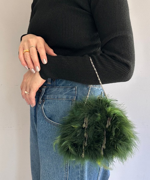 PAPILLONNER(パピヨネ)の「フェザーミニショルダー(ハンドバッグ・レディース・ブラウン/グリーン・FREE)」の2枚目の写真