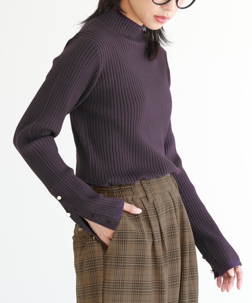 n'OrLABEL（ノアールレーベル）の「『配色袖ボタンハイネックニット』（ニット/セーター・レディース・ブラック/グレー/アイボリー/ダークラベンダー/グレイッシュブルー・LL/M/L）」の3枚目の写真