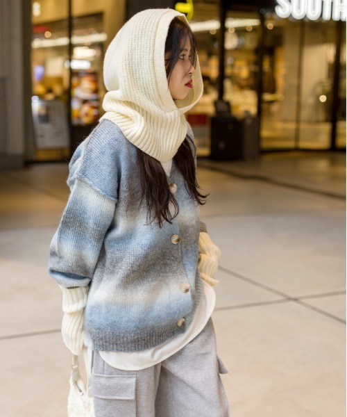 SpRay(スプレイ)の「グラデーションVカーディガン(カーディガン/ボレロ・レディース・チャコールグレー/パープル/イエロー/オレンジ/ブルー・FREE)」の14枚目の写真