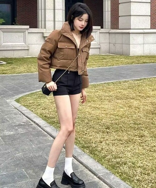 Mayree（メイリー）の「【Mayree】中綿 ダウンジャケット ショート丈 アウター（ダウンジャケット/コート・レディース・ブラウン・SMALL/MEDIUM/LARGE）」の4枚目の写真