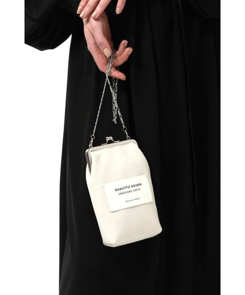 beautiful people(ビューティフルピープル)の「CLASP POUCH(ショルダーバッグ・レディース・ブラック/ナチュラル/オフホワイト・ONE SIZE)」の1枚目の写真