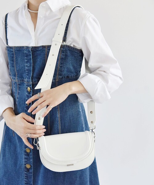 quaranciel(カランシエル)の「quaranciel: ハーフムーン ミニ ショルダー バッグ(ショルダーバッグ・レディース・ブラック/ホワイト/ピンク/ブルー・ONE SIZE)」の3枚目の写真