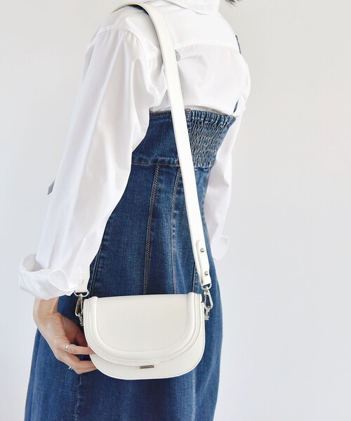 quaranciel(カランシエル)の「quaranciel: ハーフムーン ミニ ショルダー バッグ(ショルダーバッグ・レディース・ブラック/ホワイト/ピンク/ブルー・ONE SIZE)」の7枚目の写真
