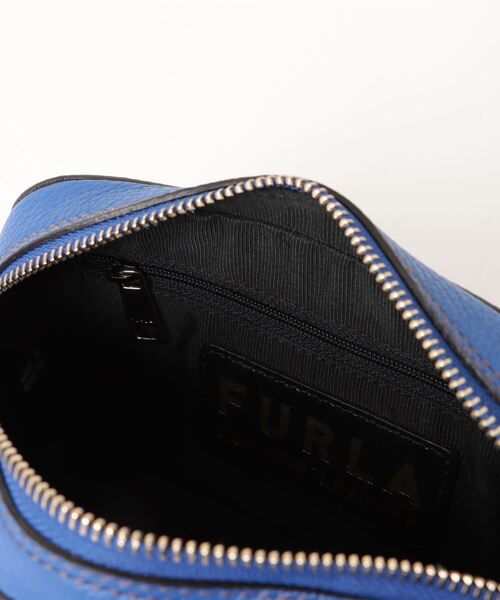 FURLA（フルラ）の「FURLA PRIMULA MINI C.BODY WEBBING STRAP（ショルダーバッグ・レディース・ブルー・ONE SIZE）」の4枚目の写真