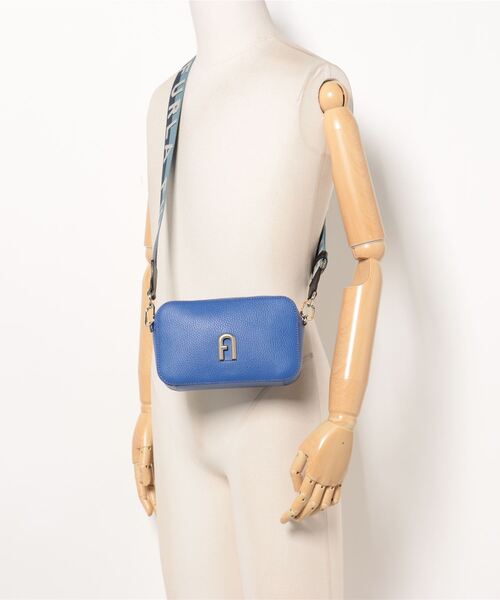 FURLA（フルラ）の「FURLA PRIMULA MINI C.BODY WEBBING STRAP（ショルダーバッグ・レディース・ブルー・ONE SIZE）」の5枚目の写真