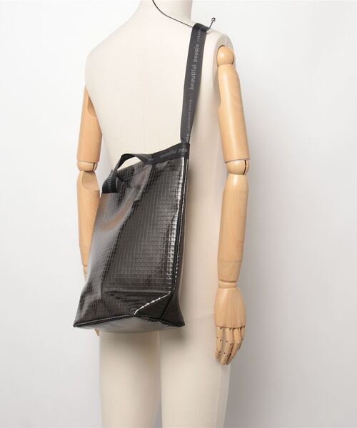 beautiful people(ビューティフルピープル)の「beautiful people plaid vinyl logo tape shoulder bag 1000611931(ショルダーバッグ・レディース・クリア/ブラック・FREE)」の13枚目の写真