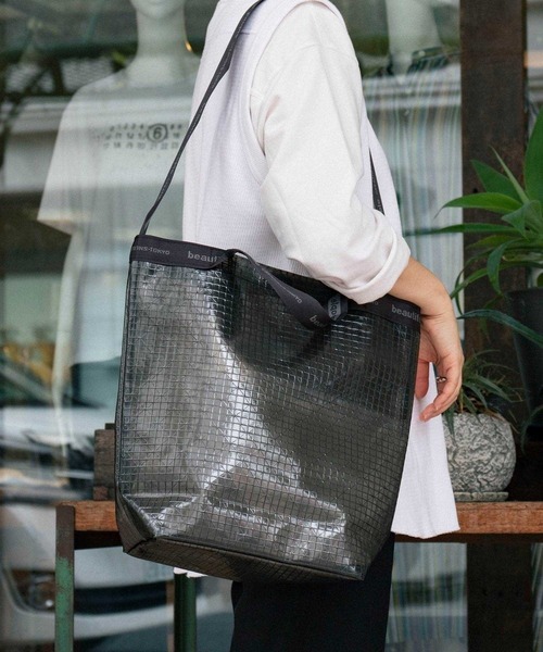 beautiful people(ビューティフルピープル)の「beautiful people plaid vinyl logo tape shoulder bag 1000611931(ショルダーバッグ・レディース・クリア/ブラック・FREE)」の1枚目の写真
