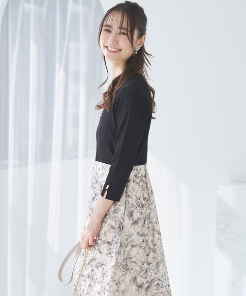 ANY SIS(エニィスィス)の「【洗える】フラワープリントドッキングニット ワンピース(ワンピース・レディース・ライトグレー系/ブラック系・1/3/2)」の4枚目の写真