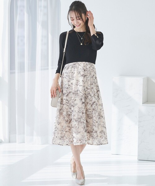 ANY SIS(エニィスィス)の「【洗える】フラワープリントドッキングニット ワンピース(ワンピース・レディース・ライトグレー系/ブラック系・1/3/2)」の5枚目の写真