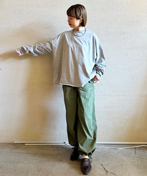 JOURNAL STANDARD LUXE(ジャーナルスタンダード ラックス)の「コンパクトジャージー クルーネック-Big-プルオーバー(Tシャツ/カットソー・レディース・チャコールグレー/ネイビー/ホワイト・FREE)」の5枚目の写真
