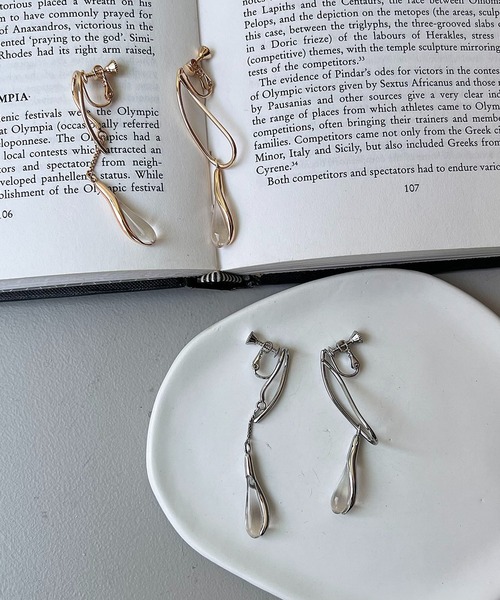 GOLDY（ゴールディ）の「〈GOLDY/ゴールディ〉クリアスウェイイヤリング（イヤリング・レディース・シルバー/ゴールド・FREE）」の5枚目の写真