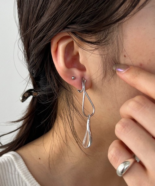 GOLDY（ゴールディ）の「〈GOLDY/ゴールディ〉クリアスウェイイヤリング（イヤリング・レディース・シルバー/ゴールド・FREE）」の6枚目の写真