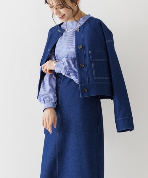 abahouse mavie(アバハウスマヴィ)の「ジャージーデニムショートジャケット(ノーカラージャケット・レディース・ブルー・フリー)」の4枚目の写真