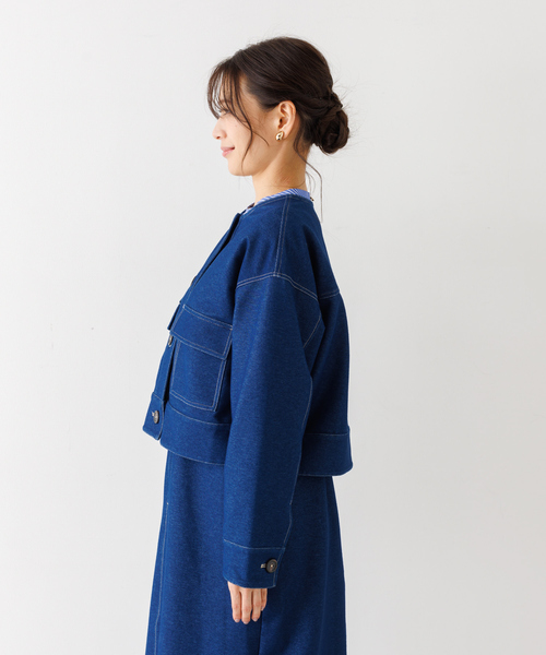 abahouse mavie(アバハウスマヴィ)の「ジャージーデニムショートジャケット(ノーカラージャケット・レディース・ブルー・フリー)」の10枚目の写真