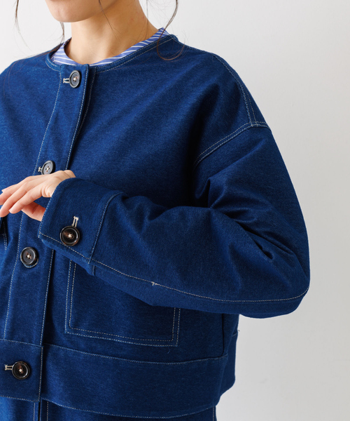 abahouse mavie(アバハウスマヴィ)の「ジャージーデニムショートジャケット(ノーカラージャケット・レディース・ブルー・フリー)」の13枚目の写真