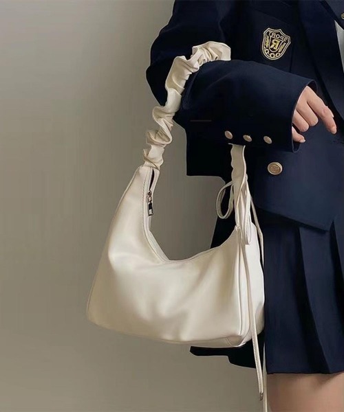 LA VORAGINE(ラ ヴォラジネ)の「2wayギャザーショルダーバッ/ハンドバッグ(ショルダーバッグ・レディース・ブラック/アイボリー・FREE)」の7枚目の写真