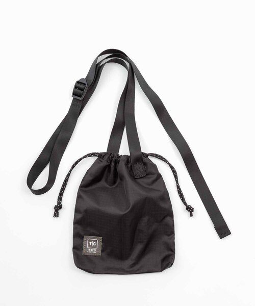 ADAM ET ROPE'(アダムエロペ)の「【TRAVEL COUTURE】RIP 巾着Shoulder(ショルダーバッグ・メンズ・ブラック・FREE)」の2枚目の写真