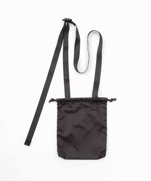 ADAM ET ROPE'(アダムエロペ)の「【TRAVEL COUTURE】RIP 巾着Shoulder(ショルダーバッグ・メンズ・ブラック・FREE)」の3枚目の写真