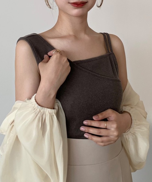 JUNOAH(ジュノア)の「アシメデザインリブタンクトップ(タンクトップ・レディース・ブラック/ベージュ/チャコール・X-LARGE/LARGE/MEDIUM)」の2枚目の写真