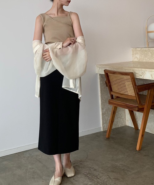 JUNOAH(ジュノア)の「アシメデザインリブタンクトップ(タンクトップ・レディース・ブラック/ベージュ/チャコール・X-LARGE/LARGE/MEDIUM)」の10枚目の写真