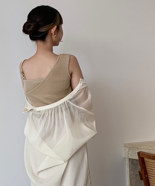 JUNOAH(ジュノア)の「アシメデザインリブタンクトップ(タンクトップ・レディース・ブラック/ベージュ/チャコール・X-LARGE/LARGE/MEDIUM)」の11枚目の写真