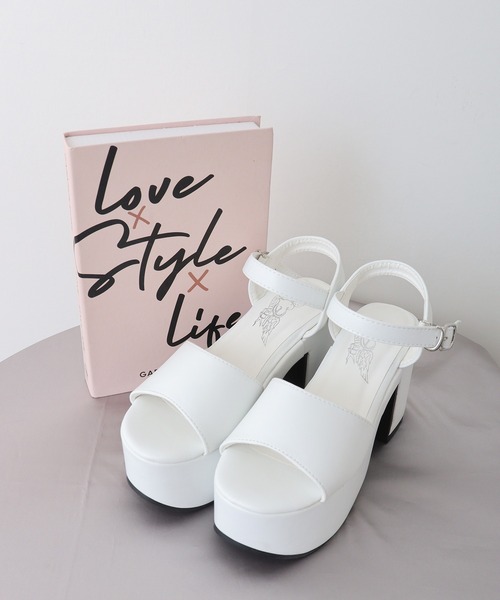 LOVEHUNTER（ラブハンター）の「LOVEHUNTER 厚底アンクル ストラップサンダル（サンダル・レディース・ブラック系その他/ホワイト/ブラック・LL/S/M/L）」の1枚目の写真