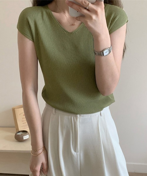 Doux Belle(ドゥーベル)の「VネックリブニットTシャツ(Tシャツ/カットソー・レディース・ベージュ/ブラック/ホワイト/カーキ/ピンク・FREE)」の5枚目の写真