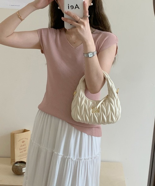 Doux Belle(ドゥーベル)の「VネックリブニットTシャツ(Tシャツ/カットソー・レディース・ベージュ/ブラック/ホワイト/カーキ/ピンク・FREE)」の20枚目の写真