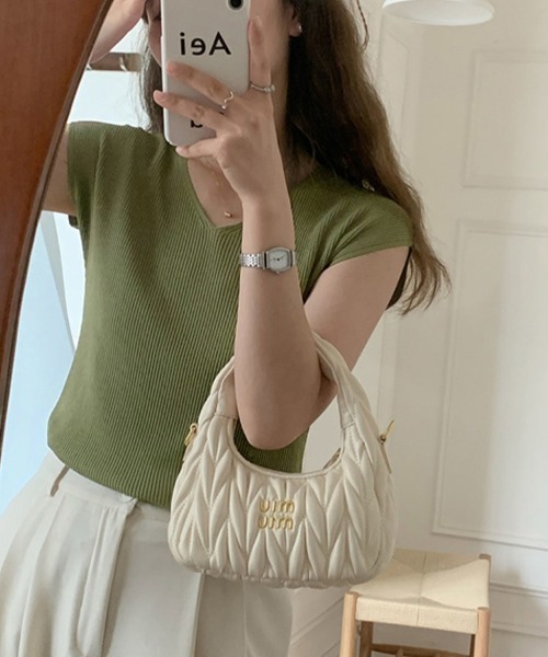 Doux Belle(ドゥーベル)の「VネックリブニットTシャツ(Tシャツ/カットソー・レディース・ベージュ/ブラック/ホワイト/カーキ/ピンク・FREE)」の14枚目の写真