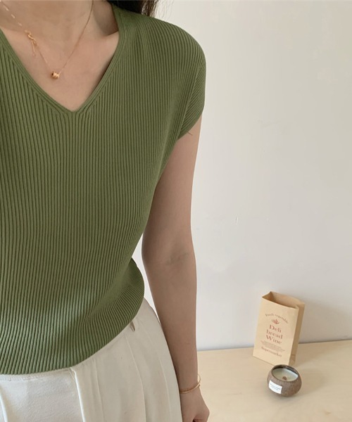 Doux Belle(ドゥーベル)の「VネックリブニットTシャツ(Tシャツ/カットソー・レディース・ベージュ/ブラック/ホワイト/カーキ/ピンク・FREE)」の13枚目の写真